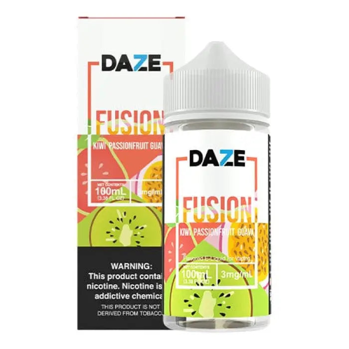 E-liquid bottle and packaging for a fruit-flavored vape juice called ’Fusion’ by the brand DAZE.